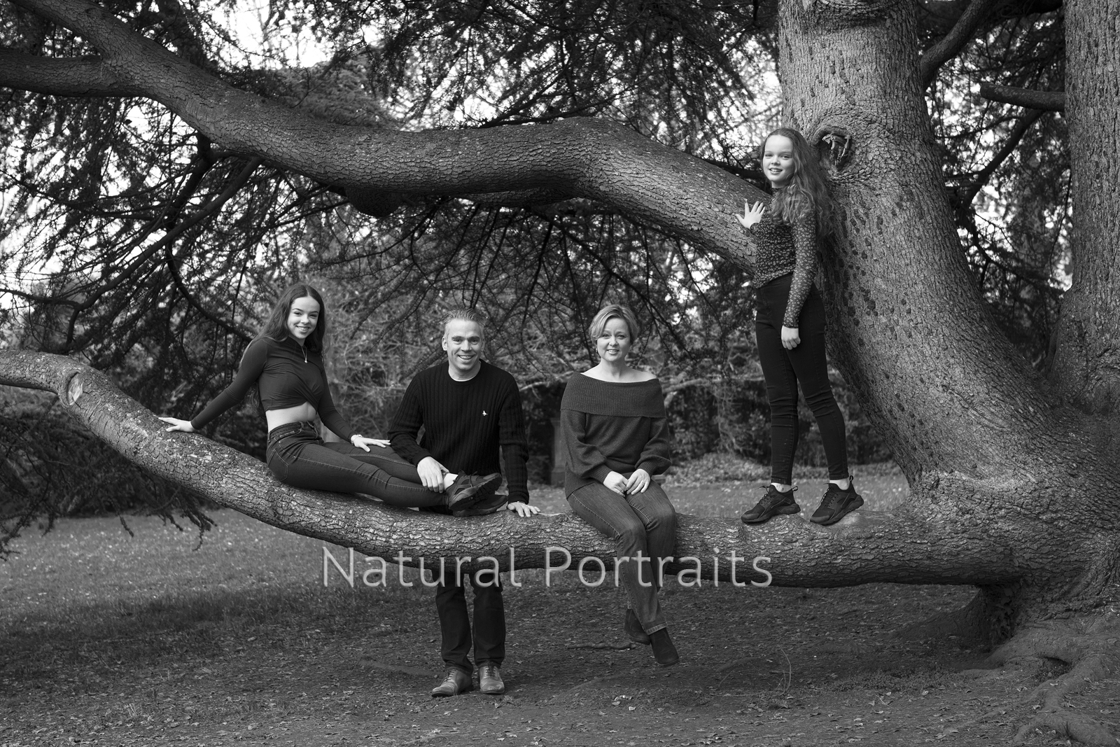 Natural portrait of family at Royal Crescent in Bath